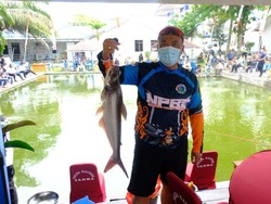 Jalin Silaturahmi, Kapolda Kalteng Mancing Ikan Bareng Jurnalis