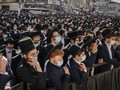 FOTO: Ribuan Warga Melayat Rabi Israel Meninggal karena Covid