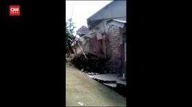 VIDEO: Video Amatir Rumah Ambruk Karena Tanah Bergerak
