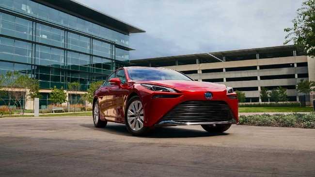 Toyota menambah kapasitas tangki hidrogen Toyota Mirai hingga sanggup menambah jarak tempuh sampai 643 km.
