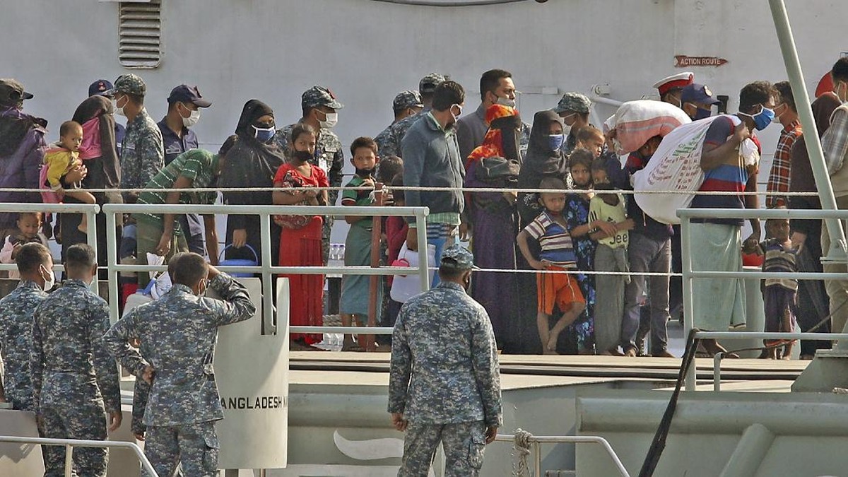 FOTO: Pengungsi Rohingya Ditempatkan di Pulau Terpencil