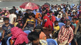 FOTO: Pengungsi Rohingya Ditempatkan di Pulau Terpencil