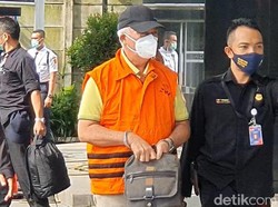 Terjaring OTT, Bupati Banggai Laut Tiba di KPK