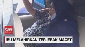VIDEO: Ibu Melahirkan Terjebak Macet di Puncak