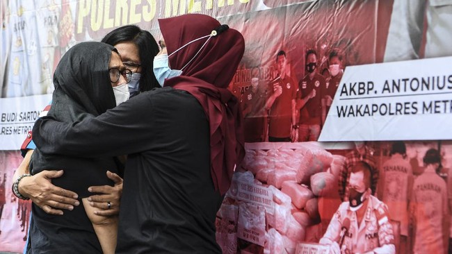 Mantan artis cilik Iyut Bing Slamet disebut shock atau mengalami trauma usai ditangkap polisi di kasus narkoba, Kamis (3/12) malam.