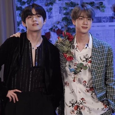 Dongsaeng Baik Hati, V BTS Kasih Kejutan Ultah Manis untuk Jin