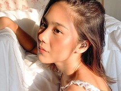 Lirik Lagu Kereta Ini Melaju Terlalu Cepat - Nadin Amizah