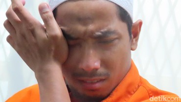 img-title Pecah Air Mata, Ustaz Maaher: Demi Allah Saya Tak Niat Hina Habib Luthfi