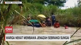 VIDEO: Warga Nekat Membawa Jenazah Sebrangi Sungai