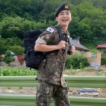 Selesai Wajib Militer, Xiumin EXO Bakal Sapa Fans Lewat Siaran Langsung