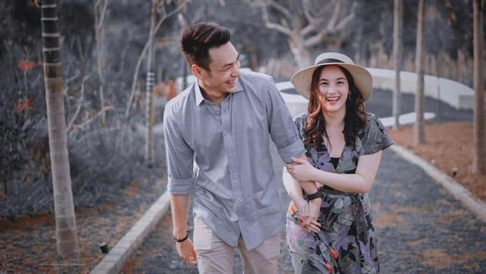 4 Potret Mesra Chelsea Islan Bareng Kekasih, Sweet Banget!