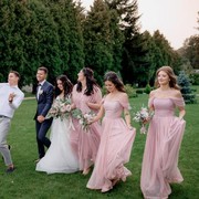 Cantik dan Elegan, Contek Hairstyle Ini Untuk Pergi ke Acara Pernikahan Yuk!