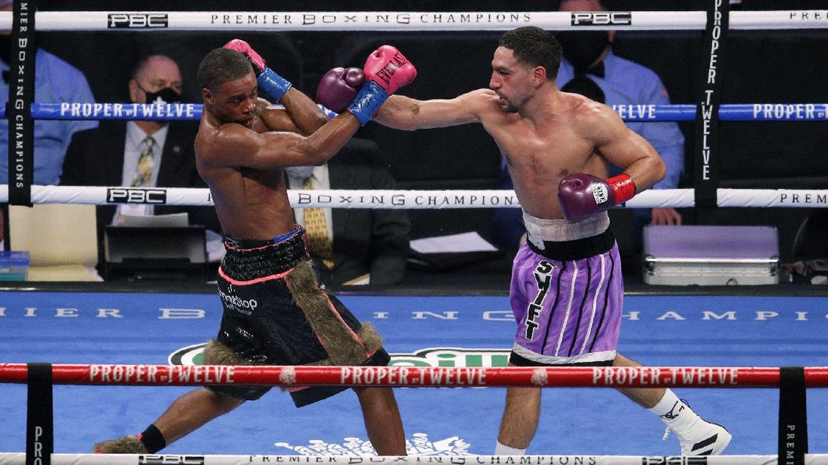 FOTO: Tumbangkan Garcia, Spence Jr. Masih Tak Terkalahkan