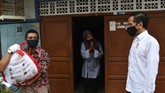 FOTO: Jejak Korupsi Mensos Juliari di Bansos Corona Mensos Juliari P Batubara ditangkap KPK dalam kasus korupsi bansos corona. Ia diduga menerima suap senilai Rp17 miliar.