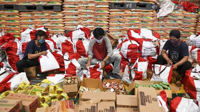 Survei: 20 Persen Keluarga Miskin Tak Tersentuh Bansos Covid Survei IDEAS mengungkap 20 persen keluarga miskin yang tinggal di wilayah metropolitan, seperti Jabodetabek dan Surabaya Raya tak pernah menerima bansos covid.