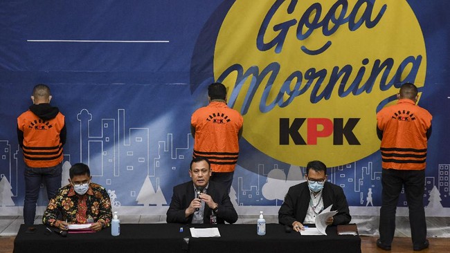 Jaksa menuntut Dirut PT Tigapilar Agro Utama, Ardian Iskandar dengan hukuman pidana penjara 4 tahun dan denda Rp100 juta terkait dugaan korupsi bansos Covid-19.