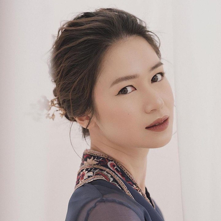 <p>4. Sebelumnya, Laura Basuki juga pernah meraih Piala Citra dalam kategori yang sama pada 2009. Saat itu, ia beradu akting dengan Reza Rahadian dalam film <em>3 Hati Dua Dunia, Satu Cinta</em>. (Foto: Instagram @laurabas)</p>