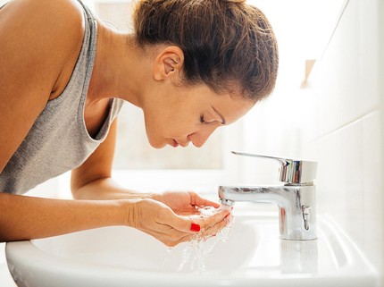 7 Cara Menetralkan Wajah Sebelum Ganti Skincare Baru, Cegah Iritasi Kulit