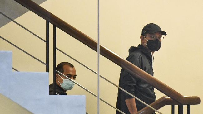 Bintang Emon mengapresiasi kerja KPK yang menangkap Mensos Juliari P Batubara akibat korupsi dari paket bansos sembako pandemi.