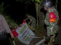 FOTO: Bersih-bersih Alat Kampanye di Masa Tenang Pilkada