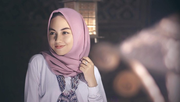 Jadi Masalah Semua Hijabers, Lawan Rambut Lepek dan Berketombe Pakai Cara Ini