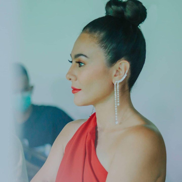 <p>Kini, di usia hampir menginjak 40 tahun, ibu tiga anak ini justru terlihat makin cantik dan seksi. Bunda setuju? (Foto: Instagram: @wulanguritno)</p>