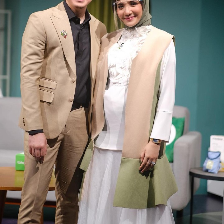 <p>Zaskia mengaku menjadi sangat manja saat hamil anak pertamanya. Hal ini diakui sang suami, Irwansyah. (Foto: Instagram @zaskiasungkar15)</p>