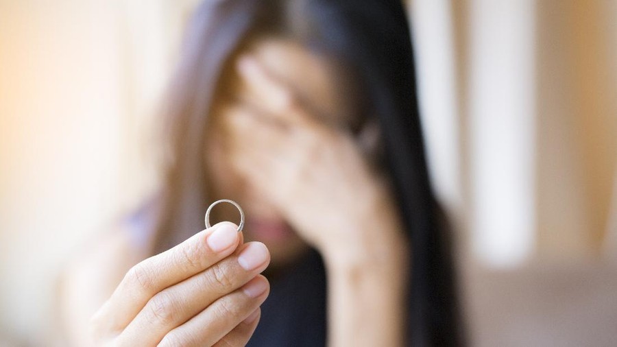 855007282 Ilustrasi wanita yang batal nikah.