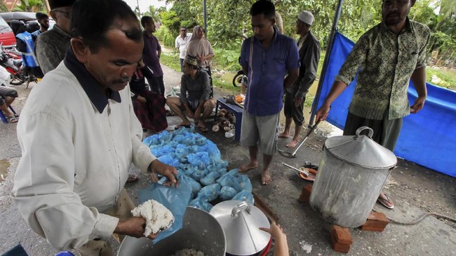 Sebanyak 24.332 jiwa warga Kabupaten Aceh Utara mengungsi akibat banjir yang melanda sejak Sabtu (1/1). Jumlah itu tersebar di 108 desa di kabupaten tersebut.