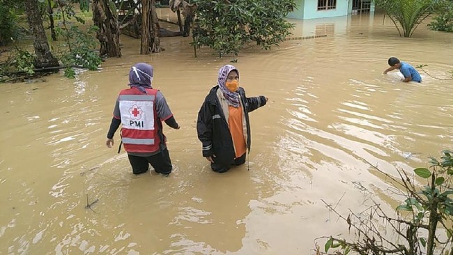Banjir di Kabupaten Lebak menerjang 21 kecamatan dan 89 desa, serta merendam 3.941 unit rumah. Sejumlah gedung publik dan insfrastruktur pun ikut terdampak.