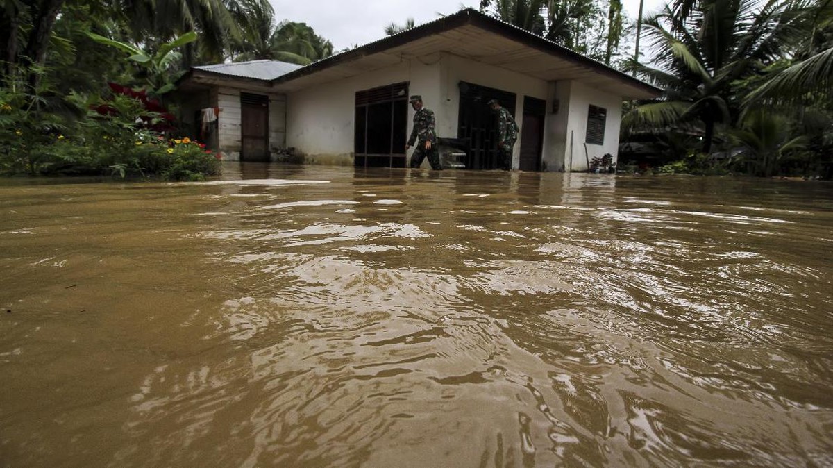 FOTO: Air Bah Banjiri Kawasan Aceh Timur dan Aceh Utara