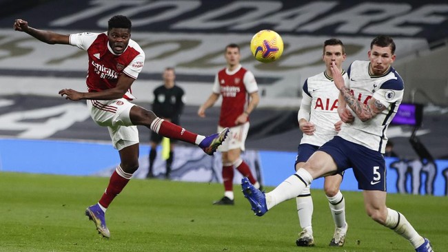Derby London Utara Arsenal vs Tottenham Hotspur akan digelar malam ini, Minggu (14/3). Berikut jadwal siaran langsung Arsenal vs Tottenham di Liga Inggris.