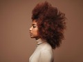 Perempuan AS Pecahkan Rekor Rambut Afro Terbesar di Dunia