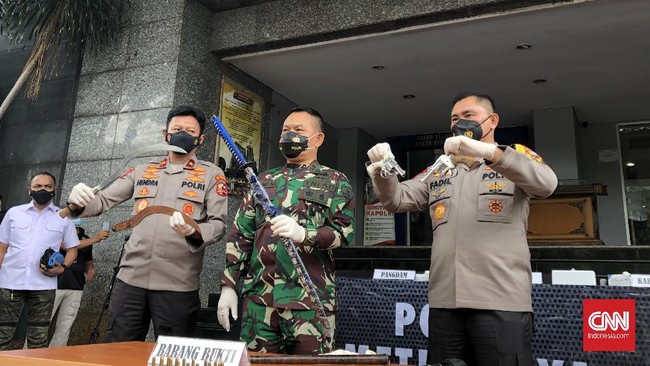Kodam Jaya menegaskan tak terlibat proses penyidikan insiden bentrok FPI-polisi. Kehadiran Pangdam Dudung adalah bentuk dukungan.
