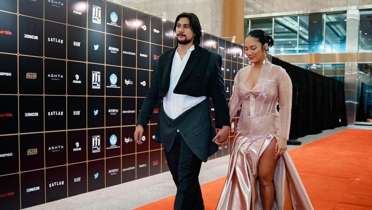 Momen berdua Tara Basro dan Daniel Adnan