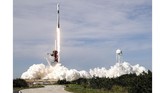 FOTO: Misi SpaceX Falcon 9 Sempat Diragukan karena Cuaca SpaceX berhasil meluncurkan kapsul Dragon dari Kennedy Space Center NASA menuju orbit, Minggu (6/12) pukul 11:17 waktu setempat.