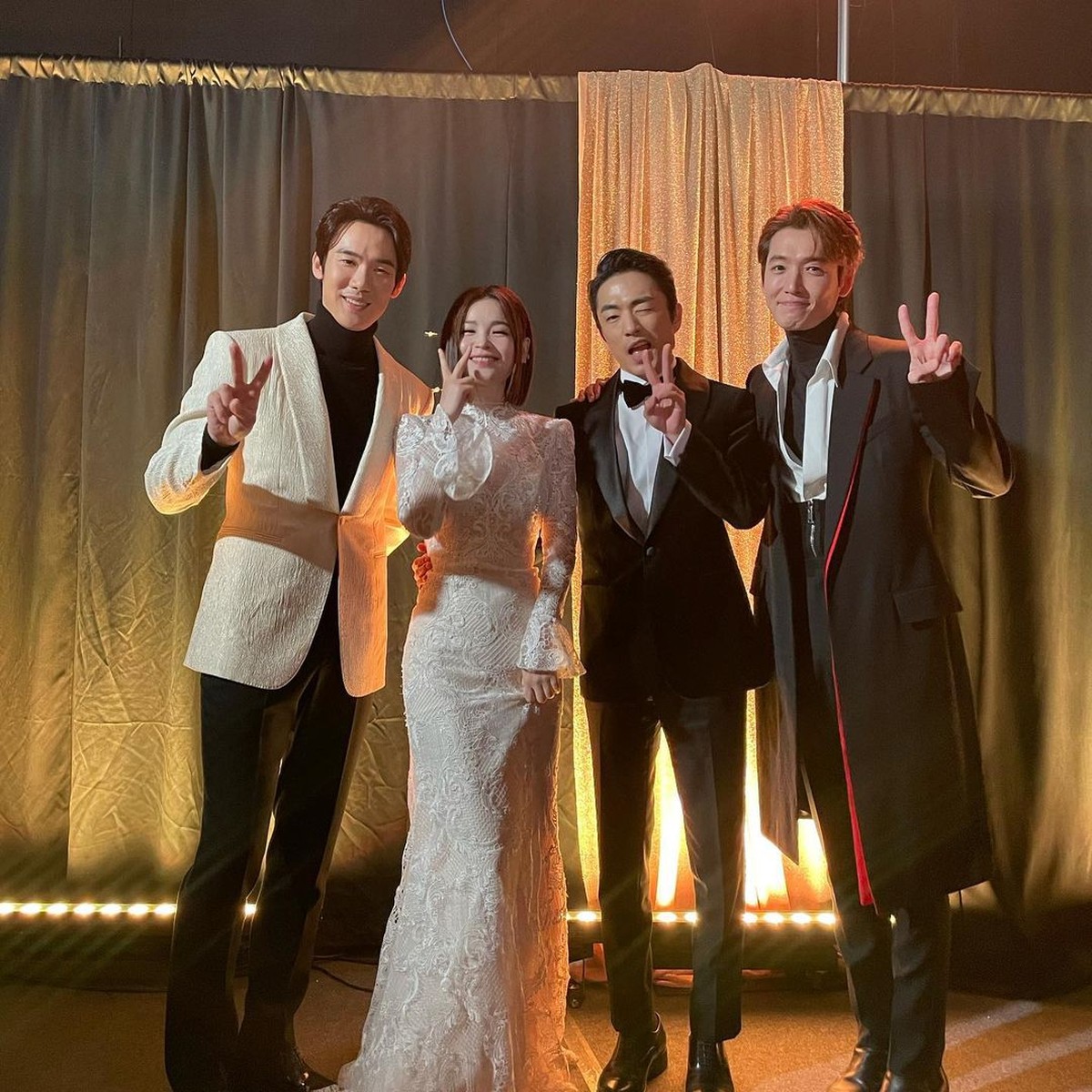 Pemain Hospital Playlist di MAMA 2020