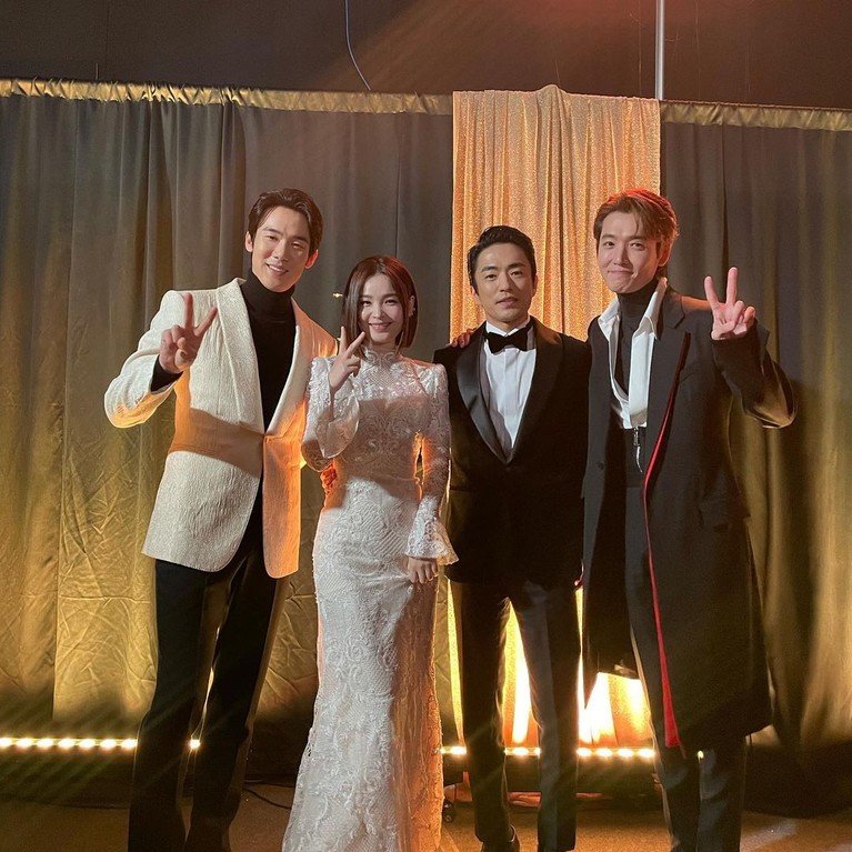 Pemain Hospital Playlist di MAMA 2020 Pemain Hospital Playlist di MAMA 2020