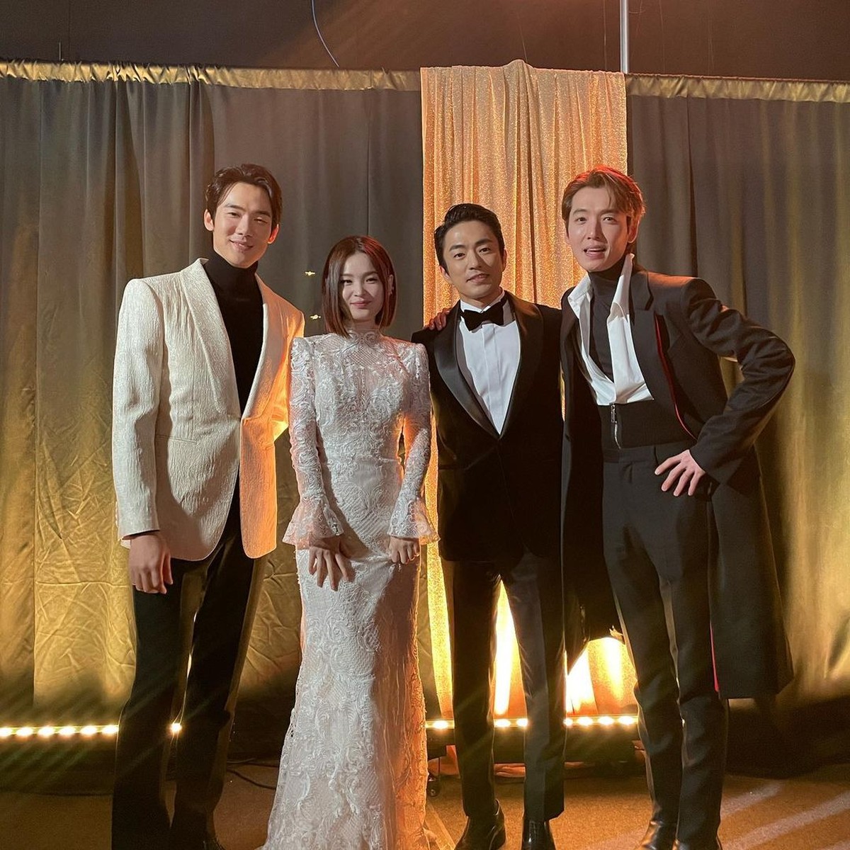 Pemain Hospital Playlist di MAMA 2020