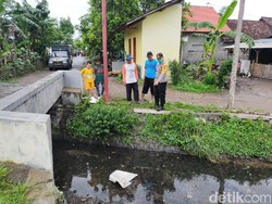 Mayat Bayi Ditemukan Mengapung di Sungai Mojokerto