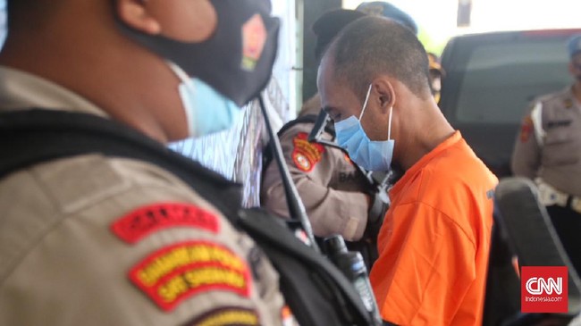 Polisi menangkap dua pelaku penyebar video dan pengumandang azan jihad di Kabupaten Tegal, Jawa Tengah, yang diunggah di Youtube.