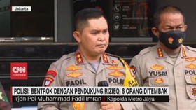 VIDEO: Bentrok Polisi dan Pendukung Rizieq, 6 Orang Ditembak