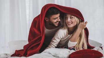 Posisi Seks Terbaik untuk Wanita Saat Musim Hujan