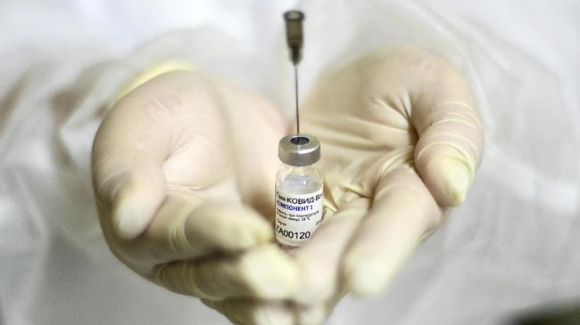Hari ini Badan Pengawas Obat dan Makanan (BPOM) merilis izin penggunaan darurat untuk vaksin Sputnik-V, vaksin Covid-19 asal Rusia. Apa efek sampingnya?