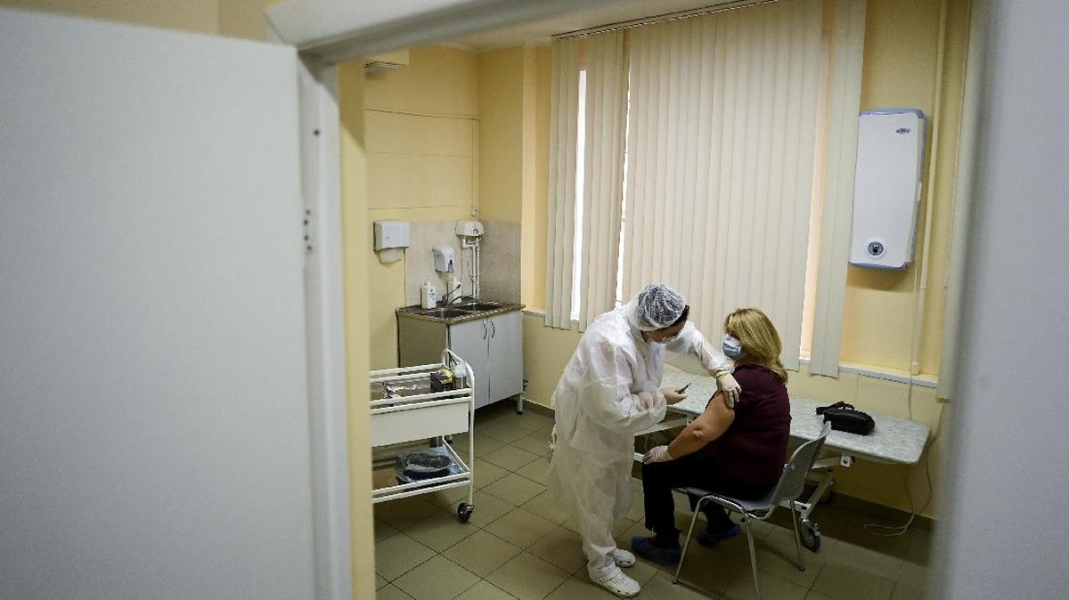 FOTO: Rusia Memulai Vaksinasi Covid-19 di Moskow