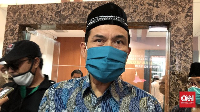 Densus 88 Antiteror masih memeriksa sejumlah orang di sekitar Munarman guna menelusuri dugaan keterlibatan eks Sekum FPI itu dengan jaringan teroris tertentu.