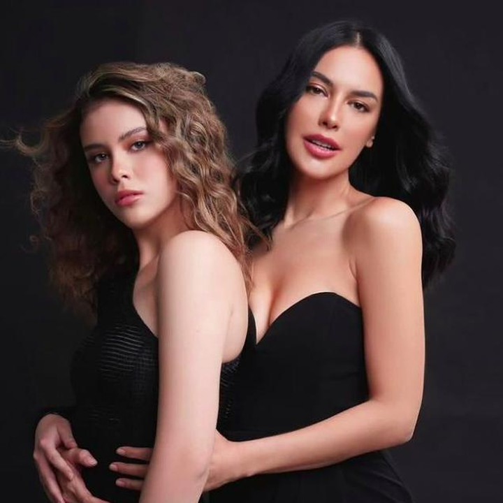 <p>Manuella kini tumbuh jadi gadis cantik, Bunda. Kecantikannya diturunkan dari sang ibu, dan kini mereka terlihat seperti kakak adik. (Foto: Instagram @sophia_latjuba88)</p>
