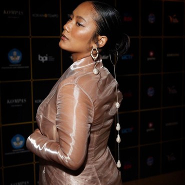 Pesona Tara Basro yang Makin Bahagia Usai Dinikahi Daniel Adnan