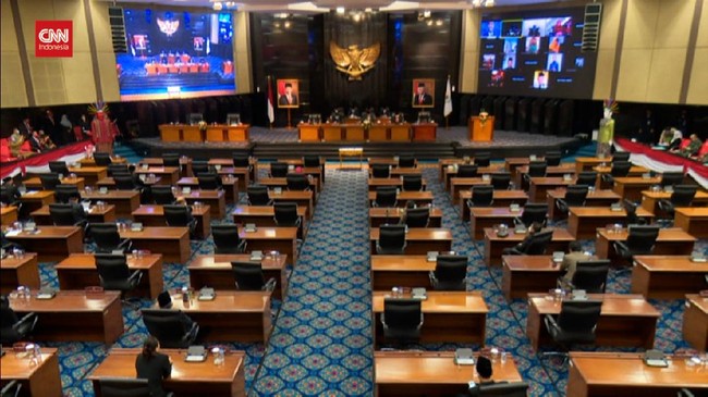 Kemdagri menemukan biaya kunker ke luar negeri DPRD DKI senilai Rp27,2 M yang harusnya masuk dalam perjalanan dinas dalam negeri.