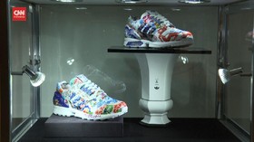 VIDEO: Sotheby Lelang Sneaker Berlapis Porselen Rp14 M
